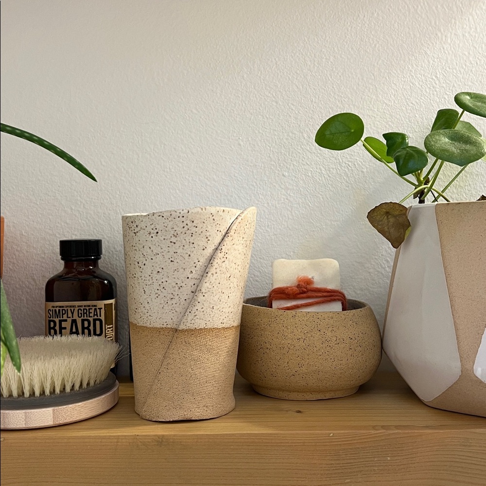 STUNNING HANDMADE VASE WITH SPECKLE AND ROUGH DETAIL